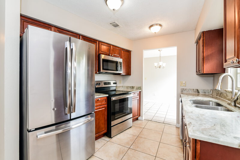 1,580/Mo, 212 Great Yarmouth Court Kissimmee, FL 34758 Kitchen View 2