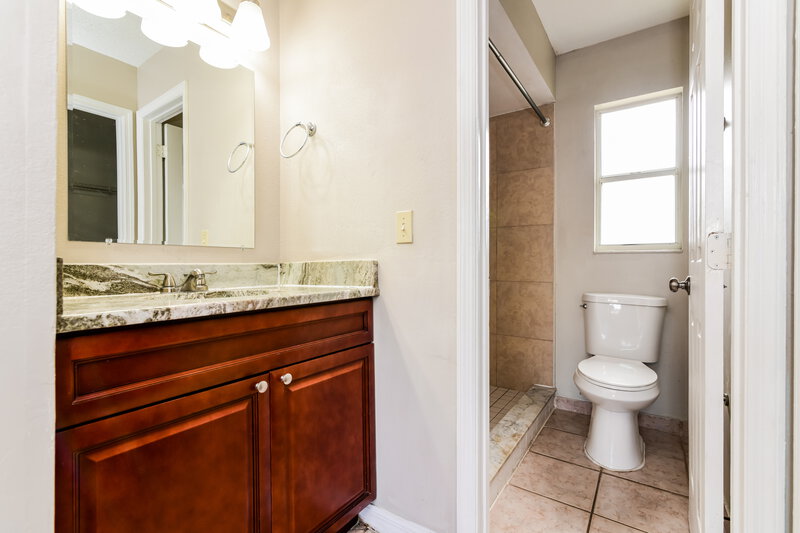 1,580/Mo, 212 Great Yarmouth Court Kissimmee, FL 34758 Bathroom View