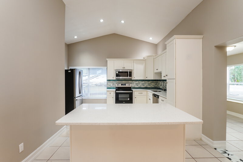 2,275/Mo, 2622 Dixie Ln Kissimmee, FL 34744 Kitchen View