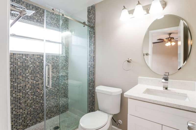 2,275/Mo, 2622 Dixie Ln Kissimmee, FL 34744 Main Bathroom View