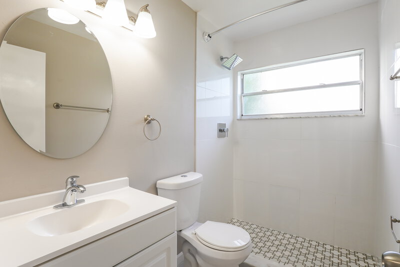 2,275/Mo, 2622 Dixie Ln Kissimmee, FL 34744 Bathroom View