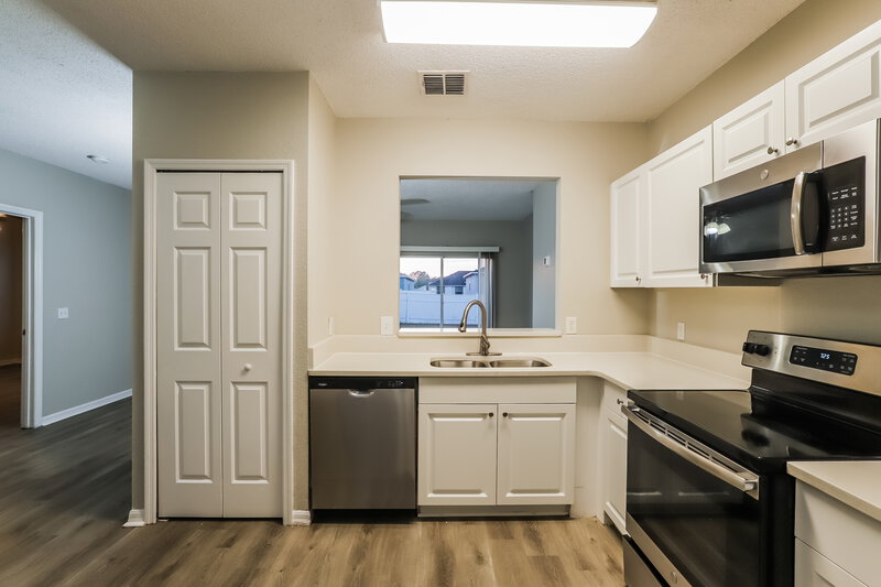1,830/Mo, 529 Delido Way Kissimmee, FL 34758 Kitchen View 2