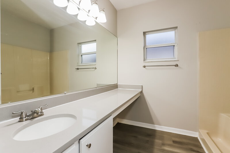 1,830/Mo, 529 Delido Way Kissimmee, FL 34758 Main Bathroom View