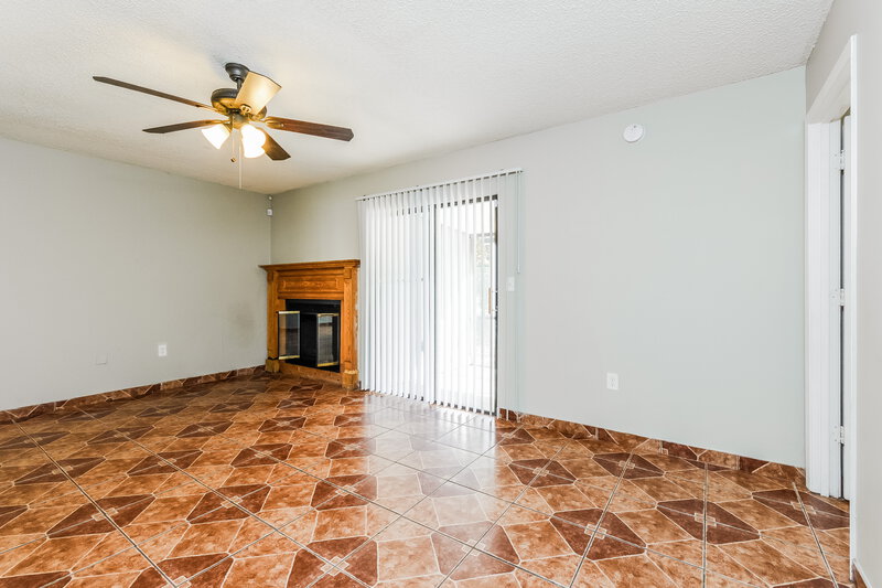 1,520/Mo, 645 Mckinley Court Kissimmee, FL 34758 Living Room View 2