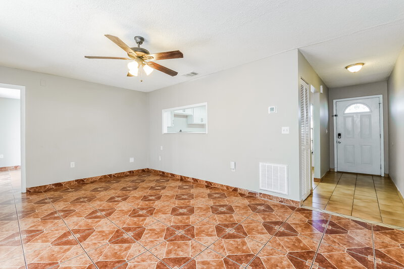 1,520/Mo, 645 Mckinley Court Kissimmee, FL 34758 Living Room View 3