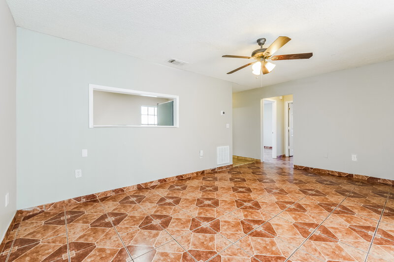 1,520/Mo, 645 Mckinley Court Kissimmee, FL 34758 Living Room View 4