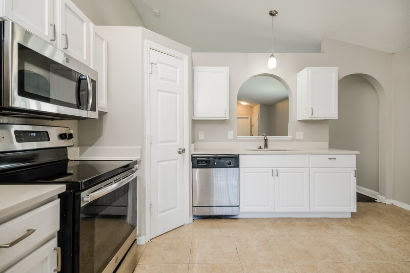 2,075/Mo, 7661 Harbor Bend Cir Orlando, FL 32822 Kitchen View 2