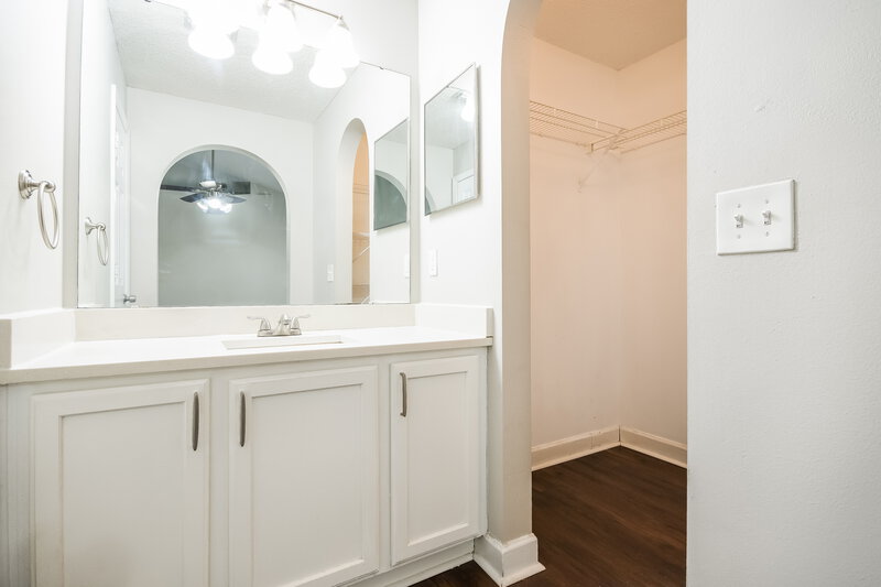 2,075/Mo, 7661 Harbor Bend Cir Orlando, FL 32822 Main Bathroom View