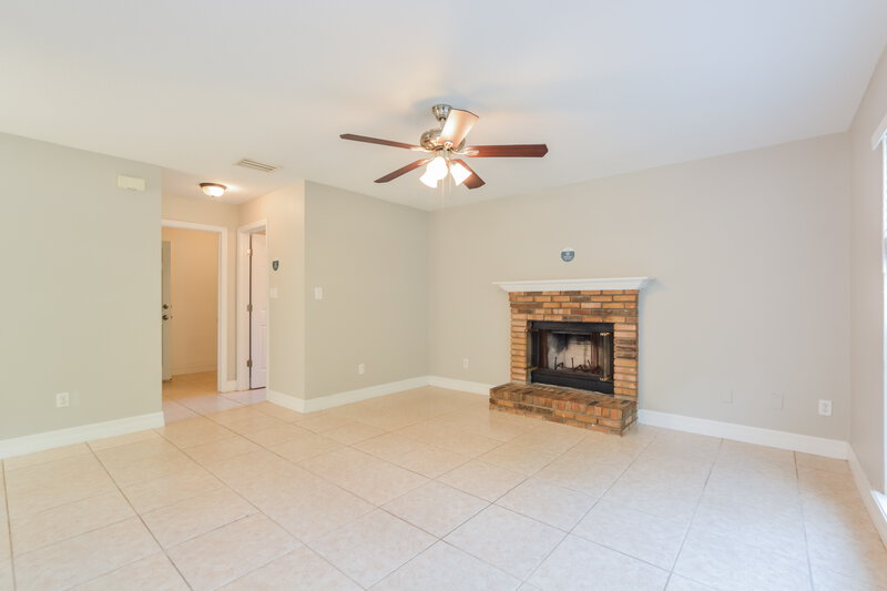 2,340/Mo, 811 Longleaf Pine Ct Orlando, FL 32825 Family Room View