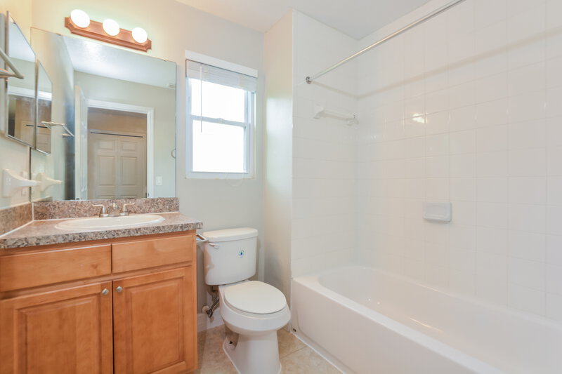2,340/Mo, 811 Longleaf Pine Ct Orlando, FL 32825 Bathroom View