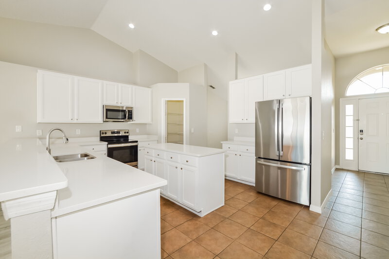 2,255/Mo, 4619 Woodford Dr Kissimmee, FL 34758 Kitchen View