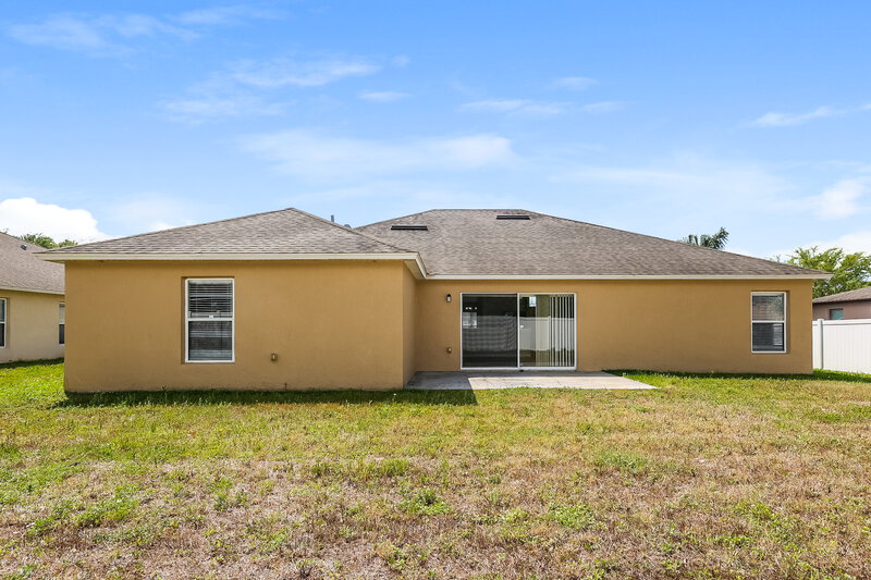 2,465/Mo, 4619 Woodford Dr Kissimmee, FL 34758 Rear View