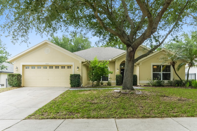 0/Mo, 1923 Southern Oak Loop Minneola, FL 34715 External View