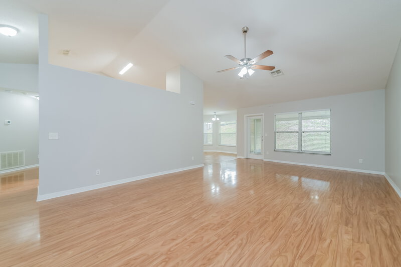 0/Mo, 1923 Southern Oak Loop Minneola, FL 34715 Living Room View
