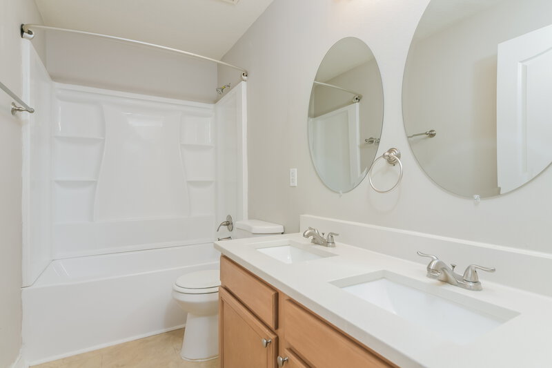 0/Mo, 1923 Southern Oak Loop Minneola, FL 34715 Bathroom View