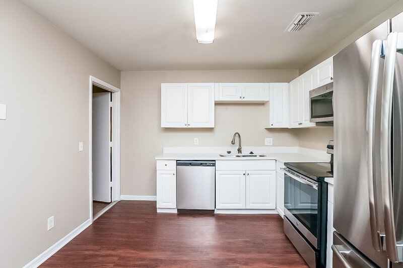 1,595/Mo, 718 Del Prado Dr Kissimmee, FL 34758 Kitchen View 2