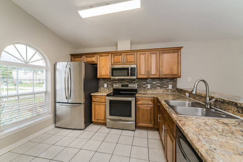 1,735/Mo, 1323 Dover Dr Kissimmee, FL 34758 Kitchen View