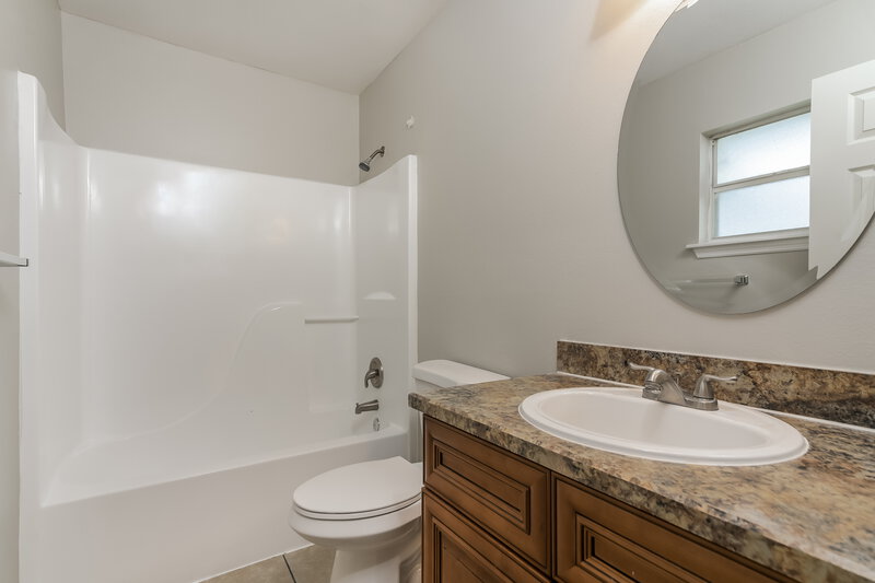 1,735/Mo, 1323 Dover Dr Kissimmee, FL 34758 Bathroom View