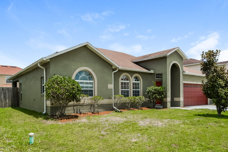 2,110/Mo, 562 Bristol Cir Kissimmee, FL 34758 Front View