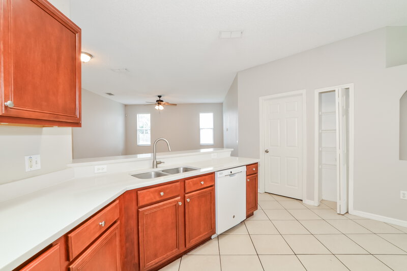 2,110/Mo, 562 Bristol Cir Kissimmee, FL 34758 Kitchen View