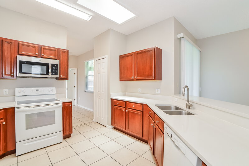 2,110/Mo, 562 Bristol Cir Kissimmee, FL 34758 Kitchen View 2