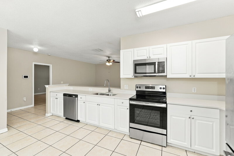 1,805/Mo, 1005 Dudley Dr Kissimmee, FL 34758 Kitchen View
