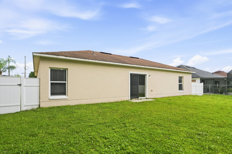 1,805/Mo, 1005 Dudley Dr Kissimmee, FL 34758 Backyard View