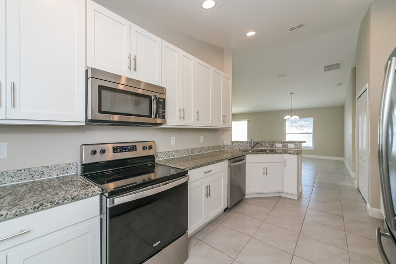2,110/Mo, 8 Bradford Court Kissimmee, FL 34758 Kitchen View