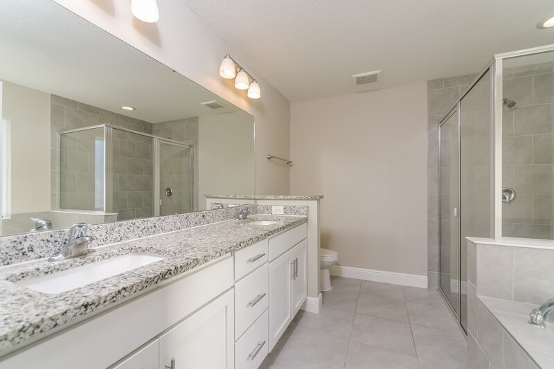 2,110/Mo, 8 Bradford Court Kissimmee, FL 34758 Main Bathroom View