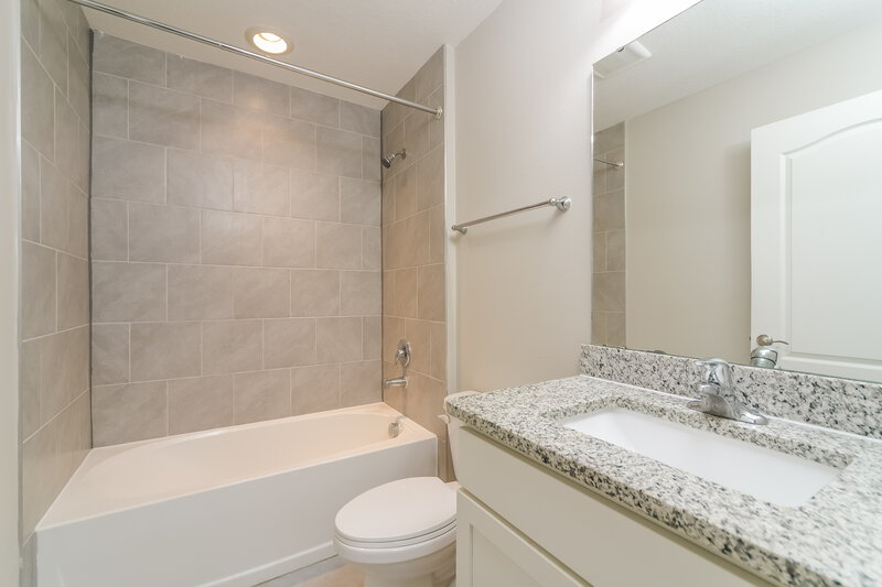 2,110/Mo, 8 Bradford Court Kissimmee, FL 34758 Bathroom View