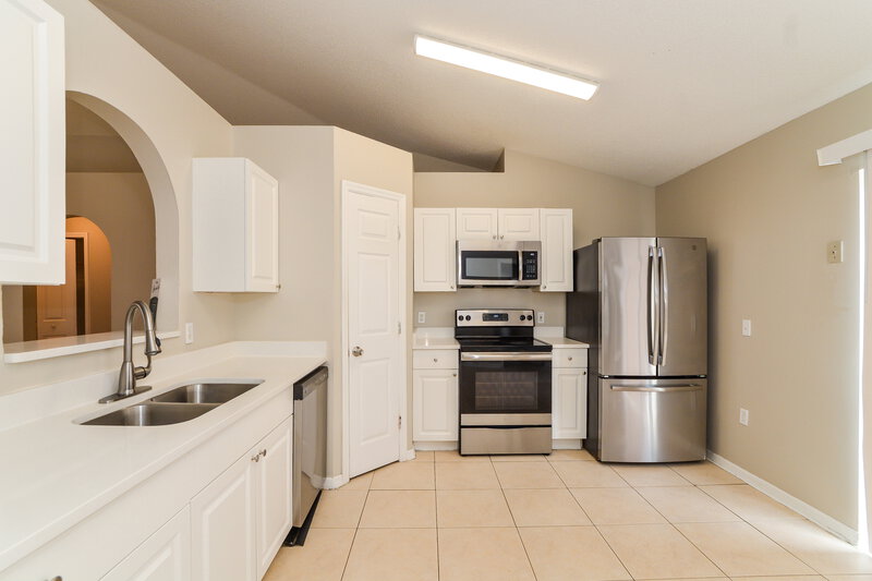 1,675/Mo, 64 Bolton Ct Kissimmee, FL 34758 Kitchen View 2