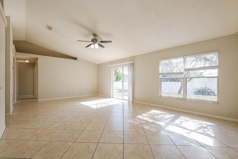 2,020/Mo, 12041 Goldenstar Ln Clermont, FL 34711 Living Room View 2