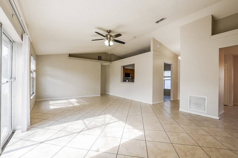 2,020/Mo, 12041 Goldenstar Ln Clermont, FL 34711 Living Room View 3