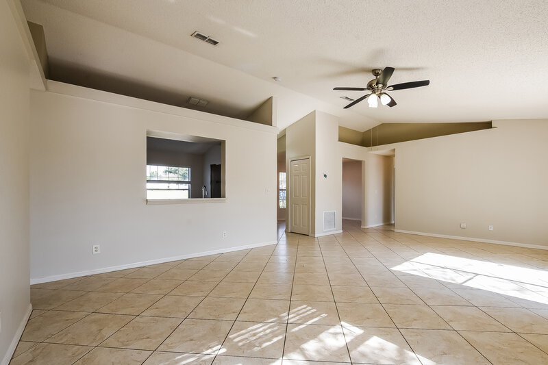 2,020/Mo, 12041 Goldenstar Ln Clermont, FL 34711 Living Room View 4