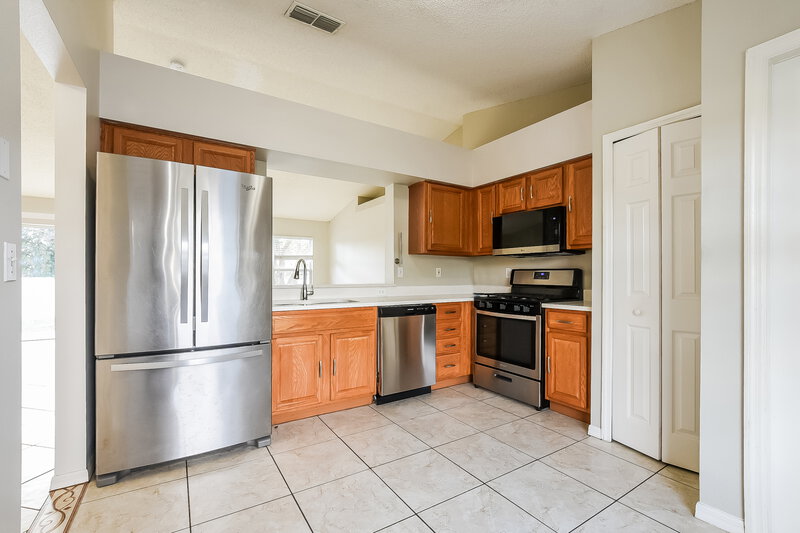 2,020/Mo, 12041 Goldenstar Ln Clermont, FL 34711 Kitchen View