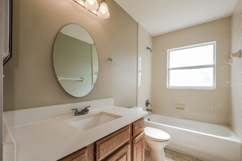 2,020/Mo, 12041 Goldenstar Ln Clermont, FL 34711 Bathroom View