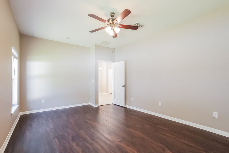 2,190/Mo, 336 Marathon Ln Sanford, FL 32771 Main Bedroom View 2