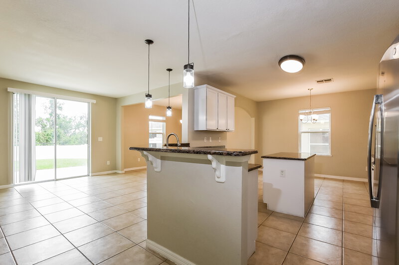 2,135/Mo, 123 Prairie Falcon Dr Groveland, FL 34736 Kitchen View 2