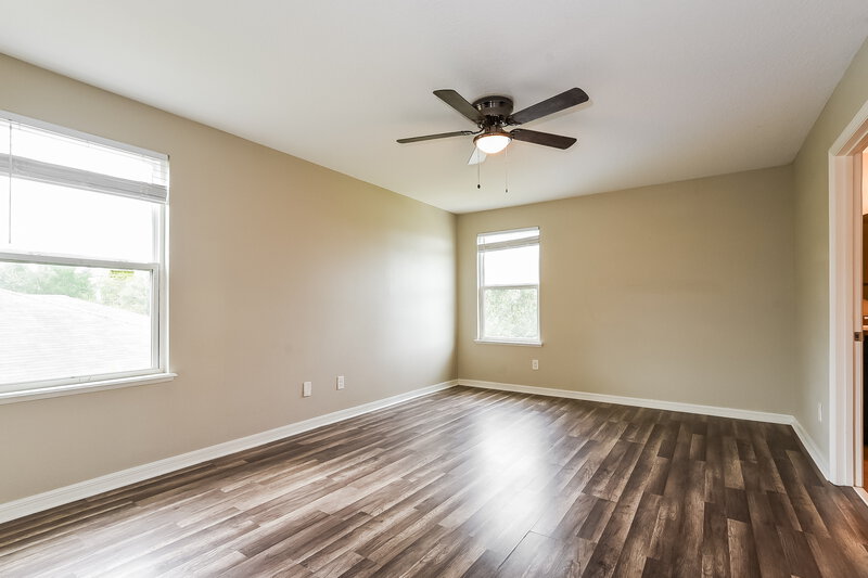 2,135/Mo, 123 Prairie Falcon Dr Groveland, FL 34736 Main Bedroom View