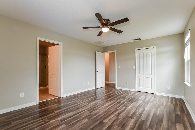 2,135/Mo, 123 Prairie Falcon Dr Groveland, FL 34736 Main Bedroom View 2