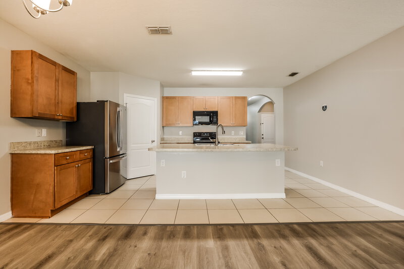 2,140/Mo, 2372 Valhalla Dr Tavares, FL 32778 Kitchen View 2