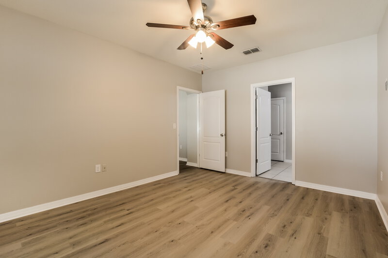 2,140/Mo, 2372 Valhalla Dr Tavares, FL 32778 Main Bedroom View 2