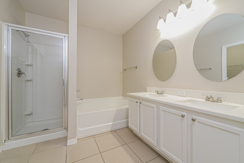 2,030/Mo, 3226 Queen Alexandria Dr Kissimmee, FL 34744 Main Bathroom View