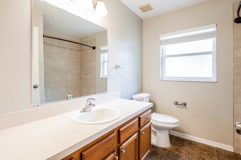 2,410/Mo, 1496 Sunset Village Blvd Clermont, FL 34711 Bathroom View