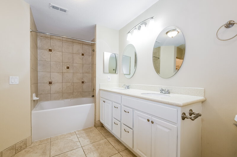 2,595/Mo, 1053 Brielle Ave Oviedo, FL 32765 Main Bathroom View
