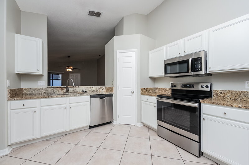 2,265/Mo, 2125 Fennell St Maitland, FL 32751 Kitchen View