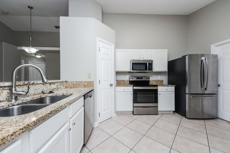2,265/Mo, 2125 Fennell St Maitland, FL 32751 Kitchen View 2