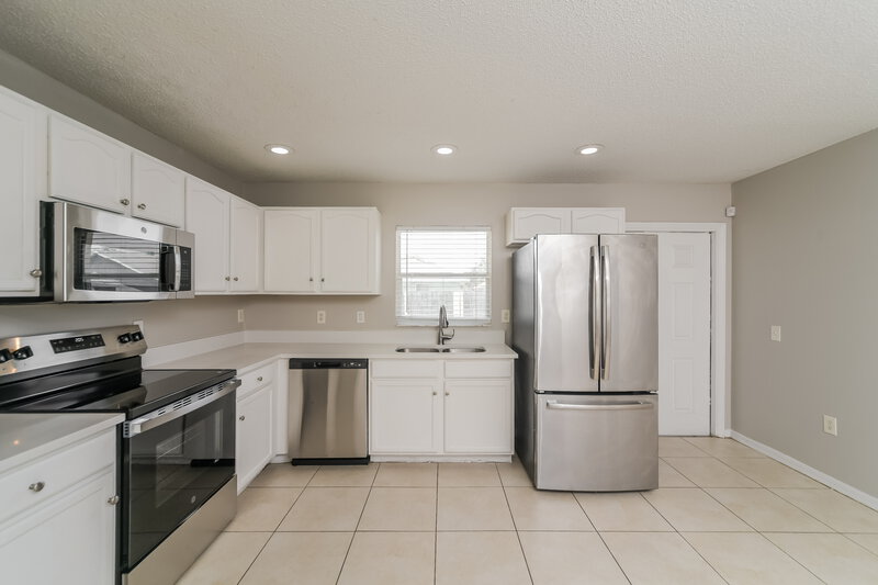1,760/Mo, 818 San Jose Ct Kissimmee, FL 34758 Kitchen View 2