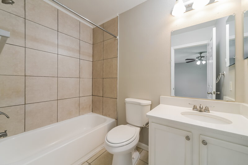 1,760/Mo, 818 San Jose Ct Kissimmee, FL 34758 Main Bathroom View