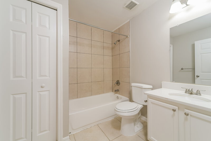 1,760/Mo, 818 San Jose Ct Kissimmee, FL 34758 Bathroom View